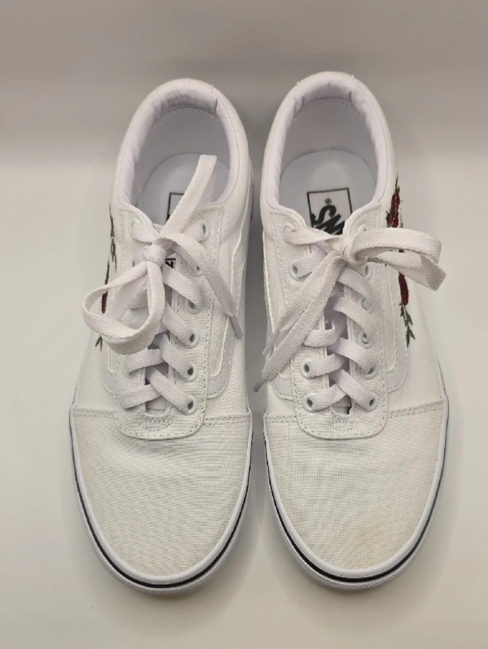 Womens White VANS Canvas W/ Red Rose Embroidery Low Top Sneakers Size 8.5